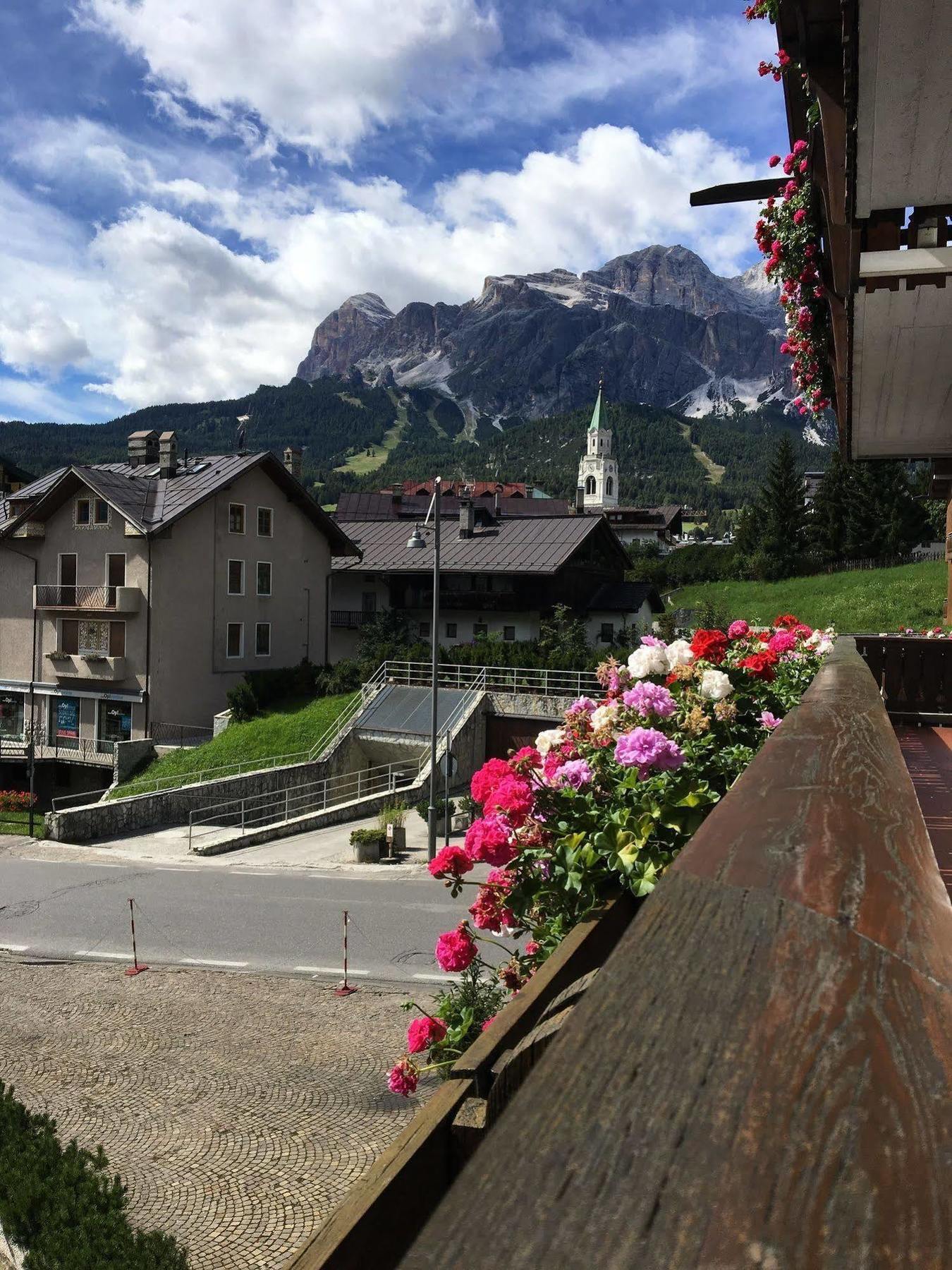 Meuble Villa Neve Cortina dʼAmpezzo Dış mekan fotoğraf